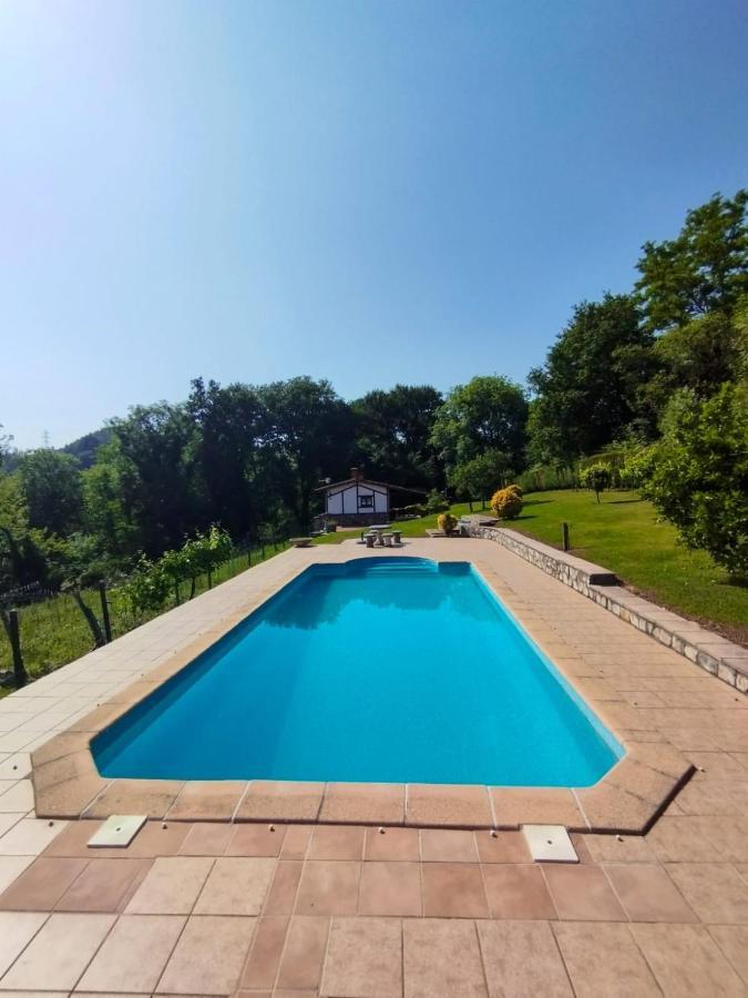 Basoeta Villa Baserri-Santa Ana Luaran gambar